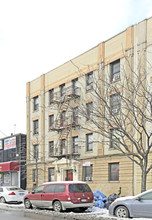 3552 Steinway St in Long Island City, NY - Building Photo - Building Photo