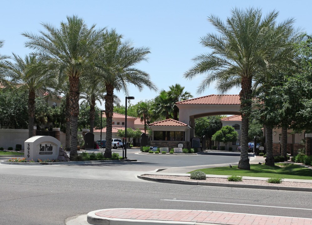 San Prado in Glendale, AZ - Foto de edificio