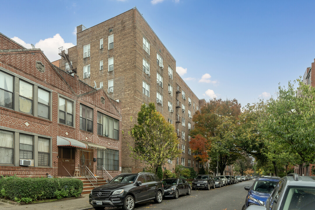 759 East 10Th Street in Brooklyn, NY - Foto de edificio