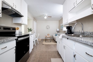 1517 Nogales St in Sacramento, CA - Building Photo