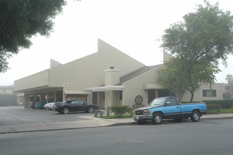 Vintage Manor in Salinas, CA - Building Photo - Building Photo