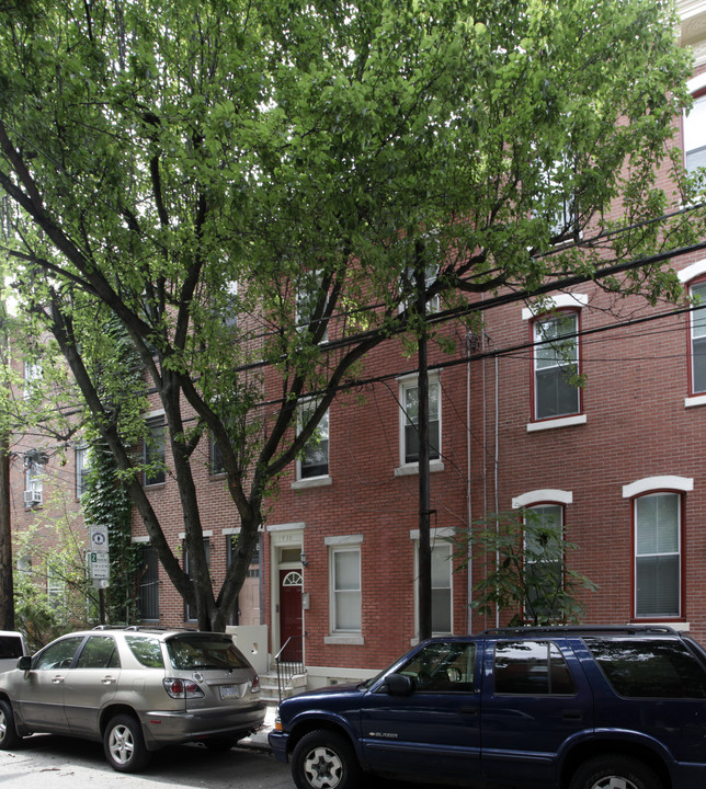 1930 Bainbridge St in Philadelphia, PA - Building Photo