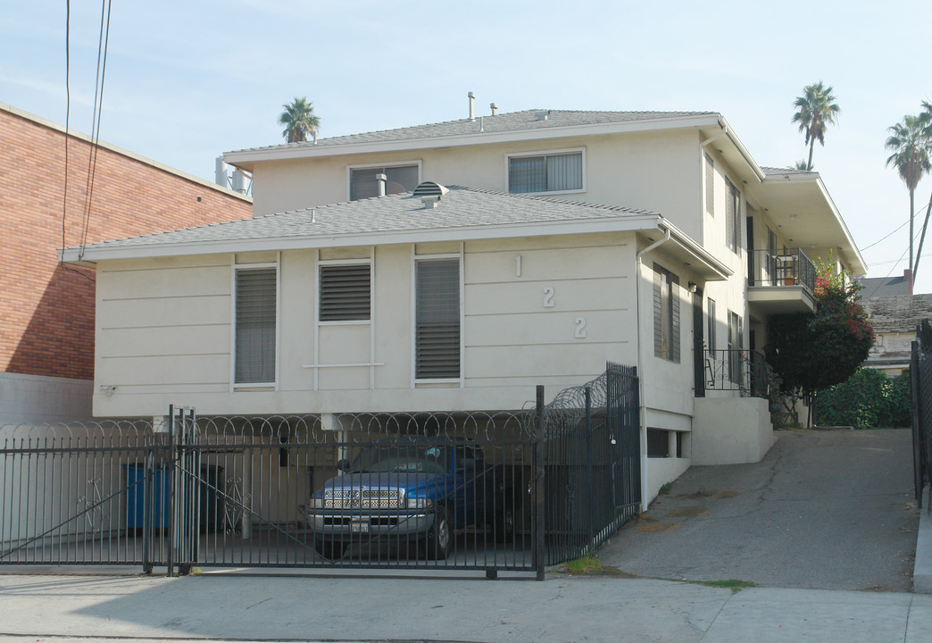 122 S Mountain View Ave in Los Angeles, CA - Building Photo