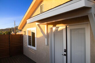 831 Cambridge Dr in Burbank, CA - Building Photo - Building Photo