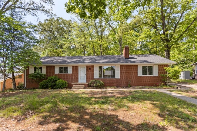 property at 905 W 6th Ave