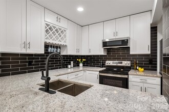 10943 Carmel Crossing Rd in Charlotte, NC - Building Photo - Building Photo