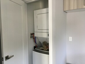 18910 Lassen St, Unit ADU in Northridge, CA - Building Photo - Building Photo