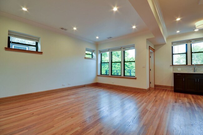 3715 N Fremont St in Chicago, IL - Building Photo - Building Photo