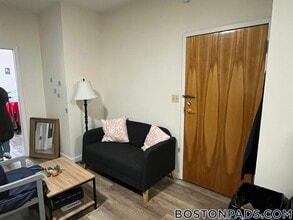 81 Essex St, Unit 82 in Boston, MA - Foto de edificio - Building Photo