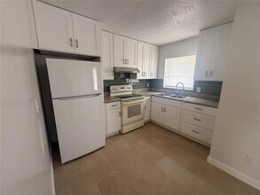 7517 Lakeshore Dr in Tampa, FL - Building Photo - Building Photo