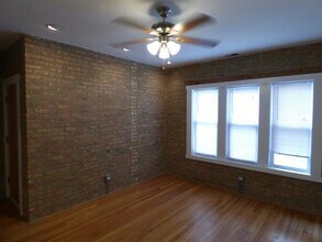 1336 W Estes Ave, Unit 1 in Chicago, IL - Building Photo - Building Photo