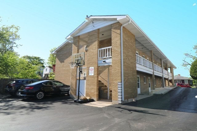 220 Griffing Ave in Woodstock, IL - Building Photo - Building Photo