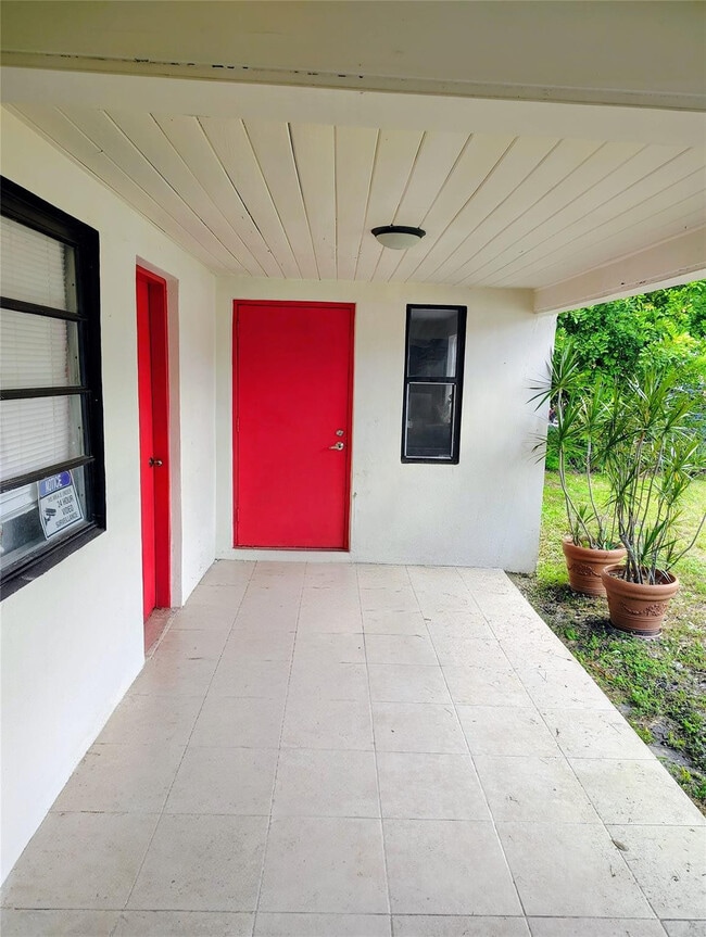 6134 Buchanan St in Hollywood, FL - Building Photo - Building Photo