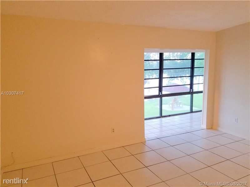 9719 Hammocks Blvd-Unit -Apt 207A in Miami, FL - Building Photo