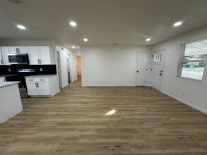 9870 Marlin Dr in Dallas, TX - Building Photo - Building Photo