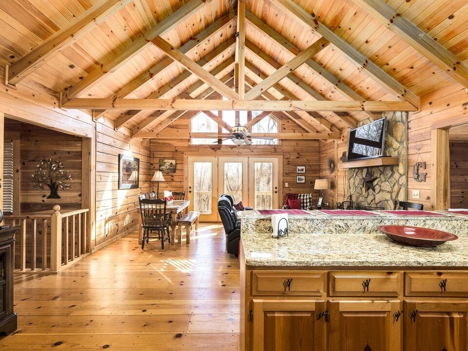 404 Owls Brow in Jasper, GA - Building Photo