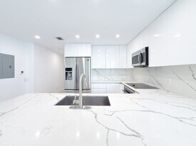 1300 Brickell Bay Dr in Miami, FL - Building Photo