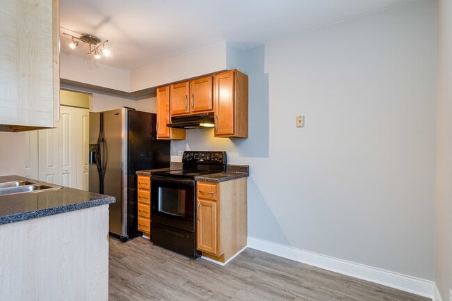 900 Perrie Dr, Unit 3 in Elk Grove Village, IL - Building Photo - Building Photo