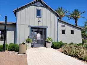 2754 S Apache Dr in Chandler, AZ - Building Photo - Building Photo