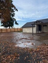 8792 Umatilla St NE in Salem, OR - Building Photo