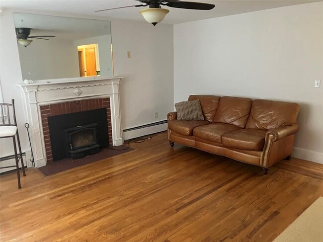 56 Partition St in Warwick, RI - Building Photo - Building Photo