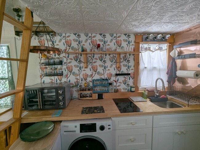 16 Pine St in Corinth, NY - Building Photo - Building Photo