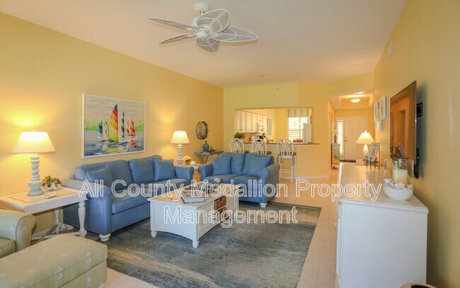 2405 Harmony Ln in Naples, FL - Building Photo - Building Photo