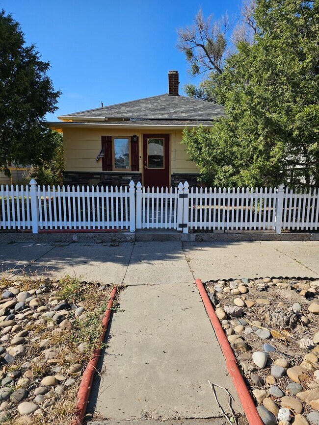 property at 813 Woodbury St