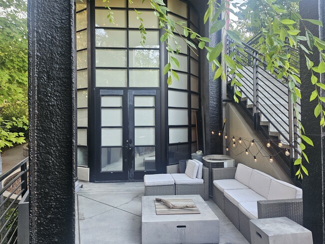 350 E Mission St, Unit 126 in San Jose, CA - Building Photo - Building Photo