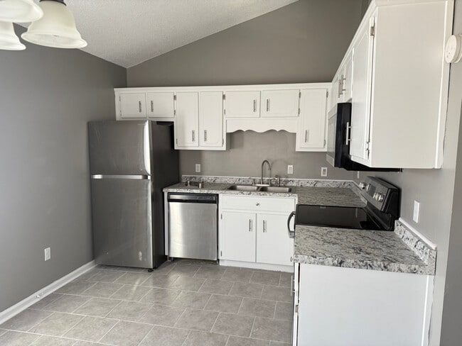 79 Kenny Dr in Hinesville, GA - Foto de edificio - Building Photo