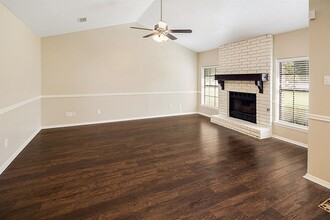 4013 Kenwood Dr in Bryan, TX - Building Photo - Building Photo