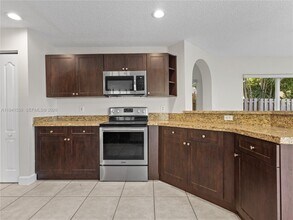 5153 NW 113th Ave in Doral, FL - Building Photo - Building Photo