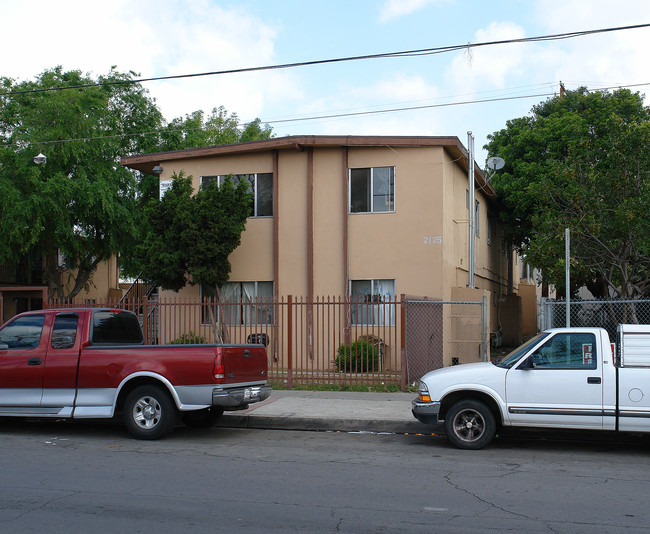 2125 Myrtle St in Santa Ana, CA - Foto de edificio - Building Photo