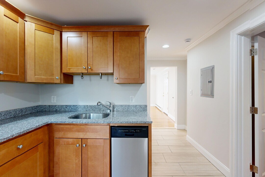 234 Lexington St in Boston, MA - Building Photo