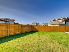 252 Tequilana Pass in Leander, TX - Foto de edificio - Building Photo