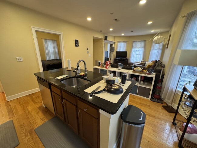 10 Jay St, Unit #2 in Somerville, MA - Building Photo - Building Photo