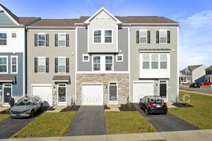 204 Husky Trl in Martinsburg, WV - Building Photo