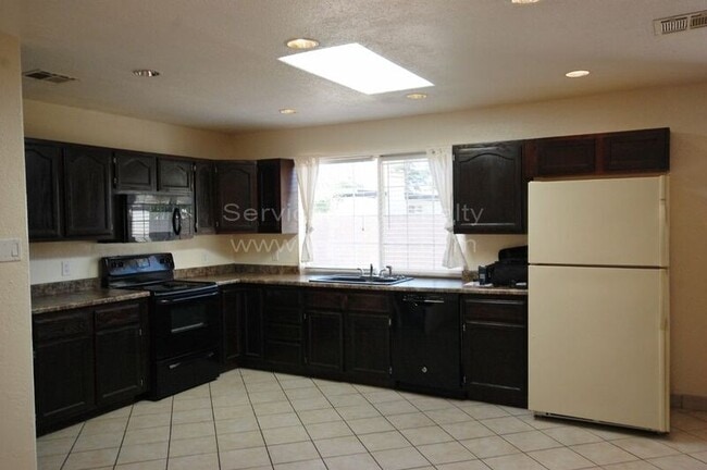3812 W Loma Ln in Phoenix, AZ - Building Photo - Building Photo