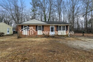 1708 Cedrow Dr in High Point, NC - Building Photo