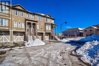 82 Bloom Cres in Hamilton, ON - Building Photo - Building Photo