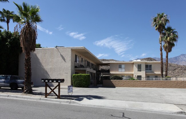 37043 Bankside Dr in Cathedral City, CA - Foto de edificio - Building Photo