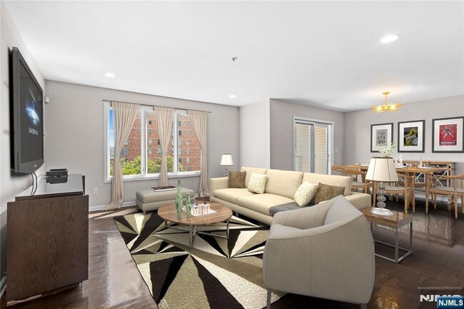 property at 7 Legend Hills Dr