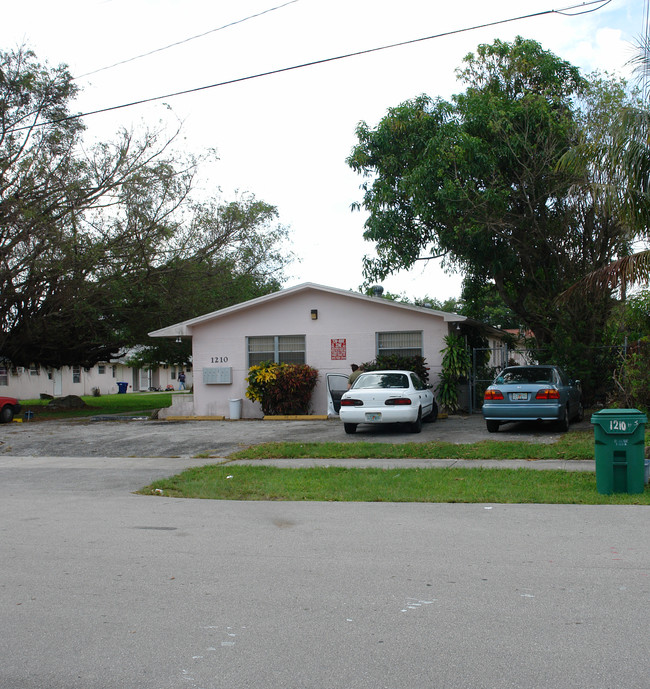 1210 NE 113th Ter in Miami, FL - Building Photo - Building Photo