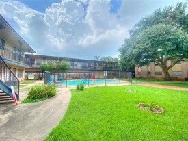 2400 5th St in Bay City, TX - Building Photo