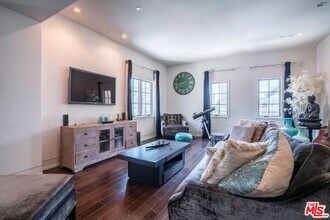 225 S Hamilton Dr in Beverly Hills, CA - Building Photo - Building Photo