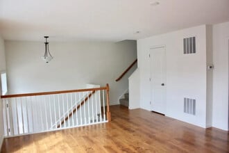 760 Oak Leaf Ln in Harrisburg, PA - Foto de edificio - Building Photo