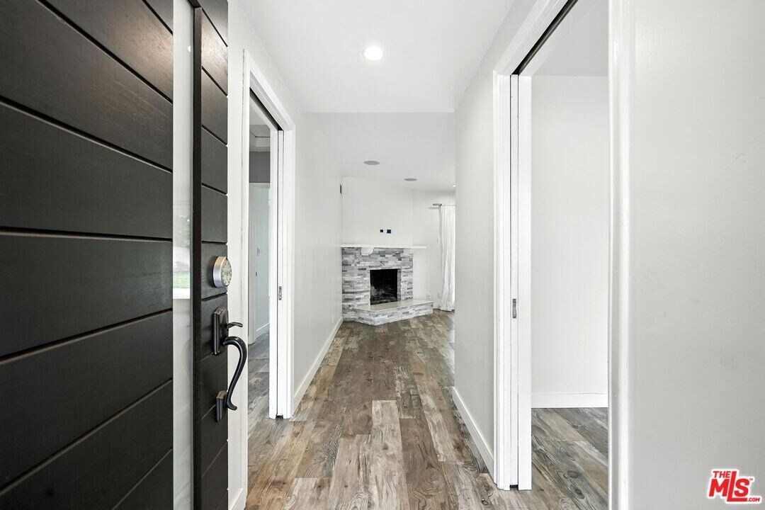 6137 Laurelgrove Ave in Los Angeles, CA - Building Photo