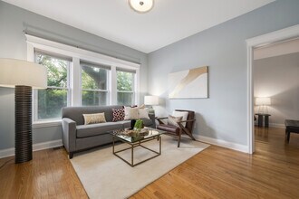 3805 N Ravenswood Ave, Unit #  01 in Chicago, IL - Building Photo - Building Photo