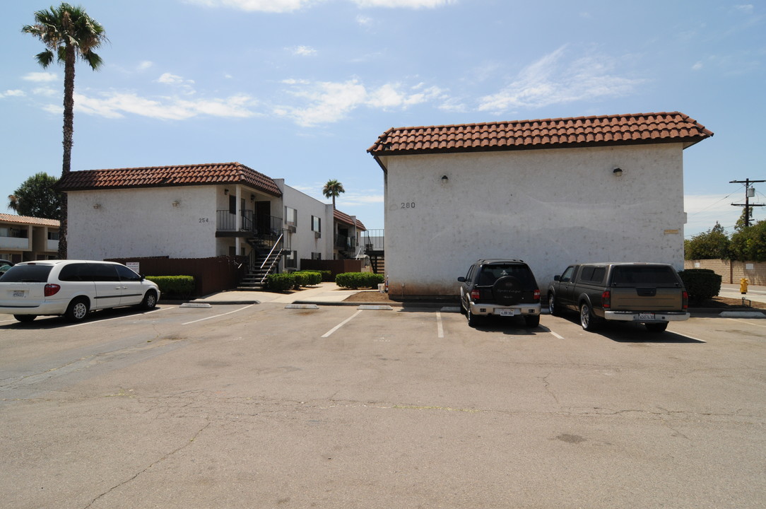 Mollison Elms Apartments in El Cajon, CA - Foto de edificio