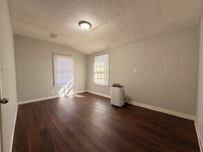 4880 Hale Rd, Unit A in Forest Park, GA - Building Photo - Building Photo